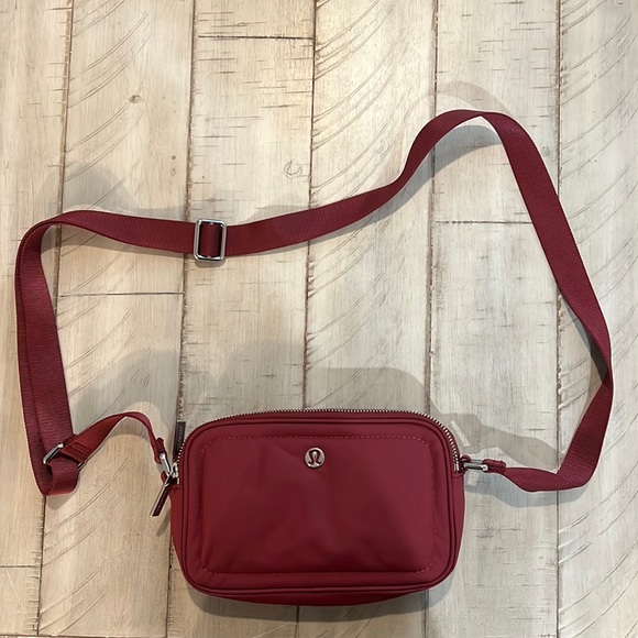 lululemon athletica Bags Lululemon Crossbody Camera Bag Poshmark